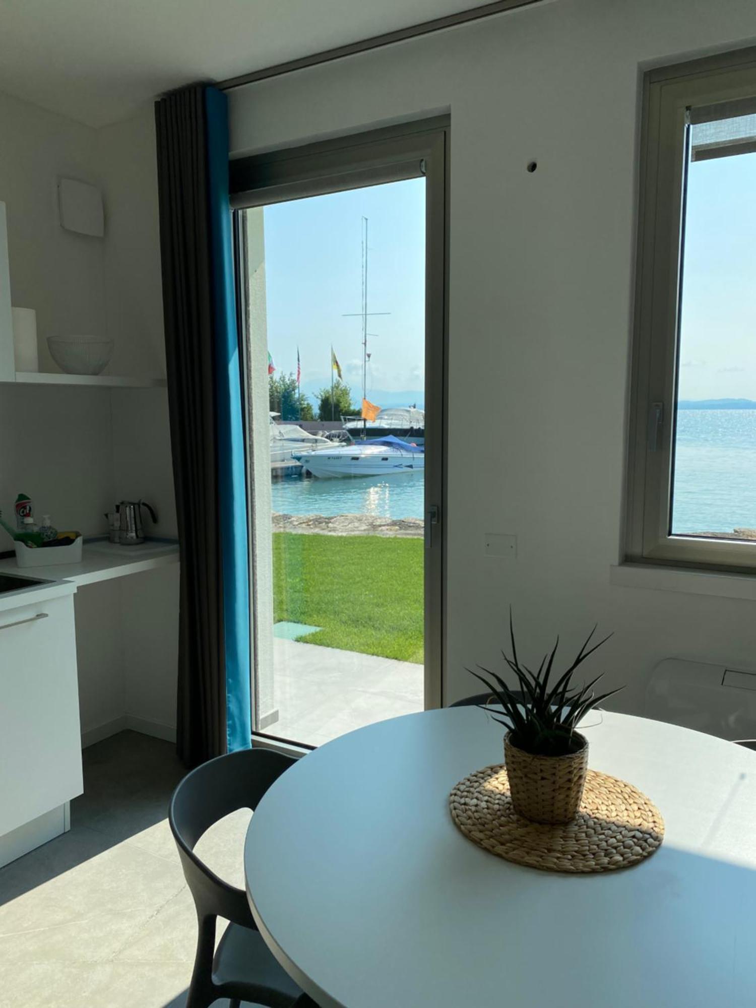 Sirmio Apartments - Darsena Stay シルミオーネ エクステリア 写真