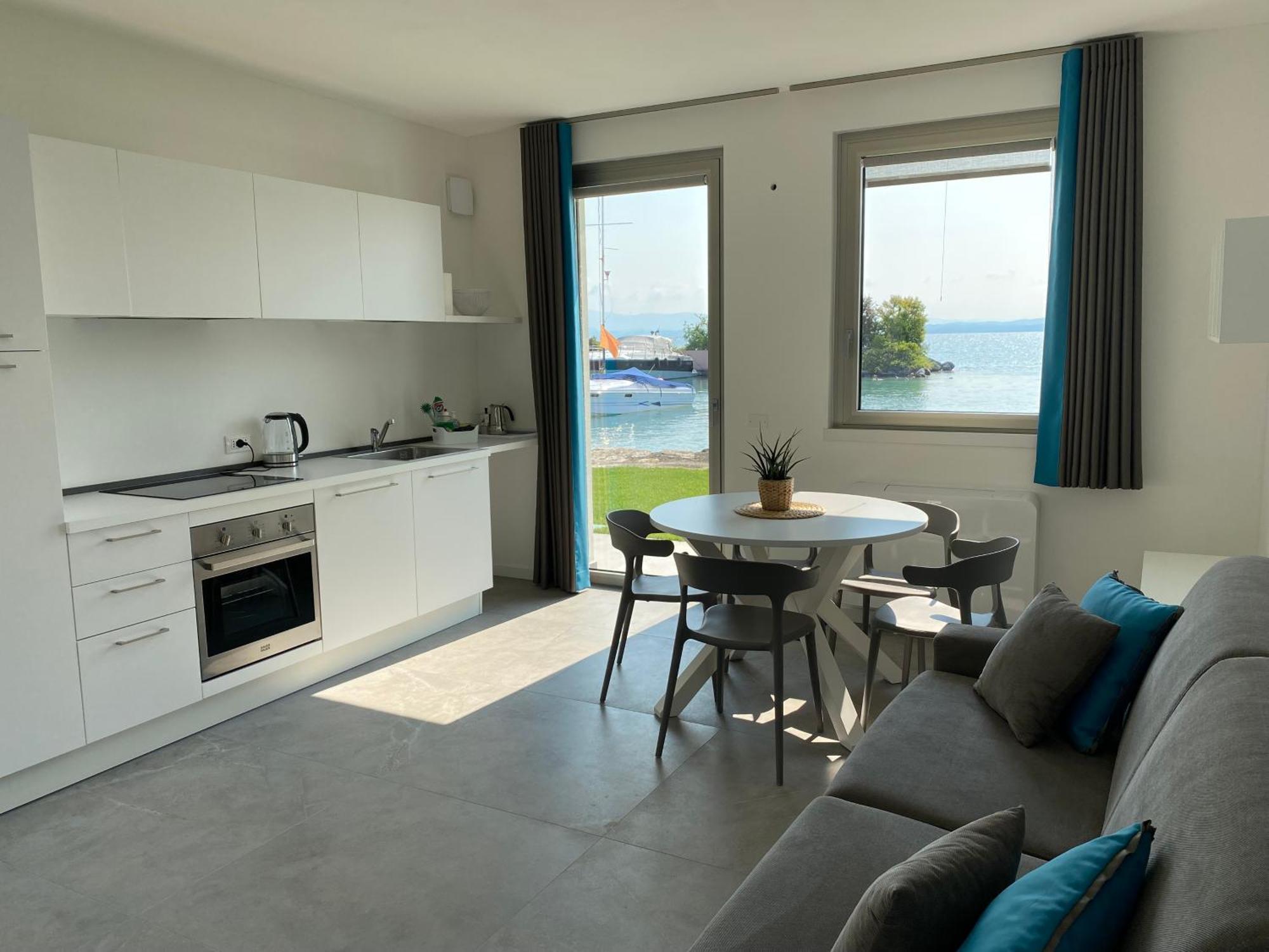 Sirmio Apartments - Darsena Stay シルミオーネ エクステリア 写真