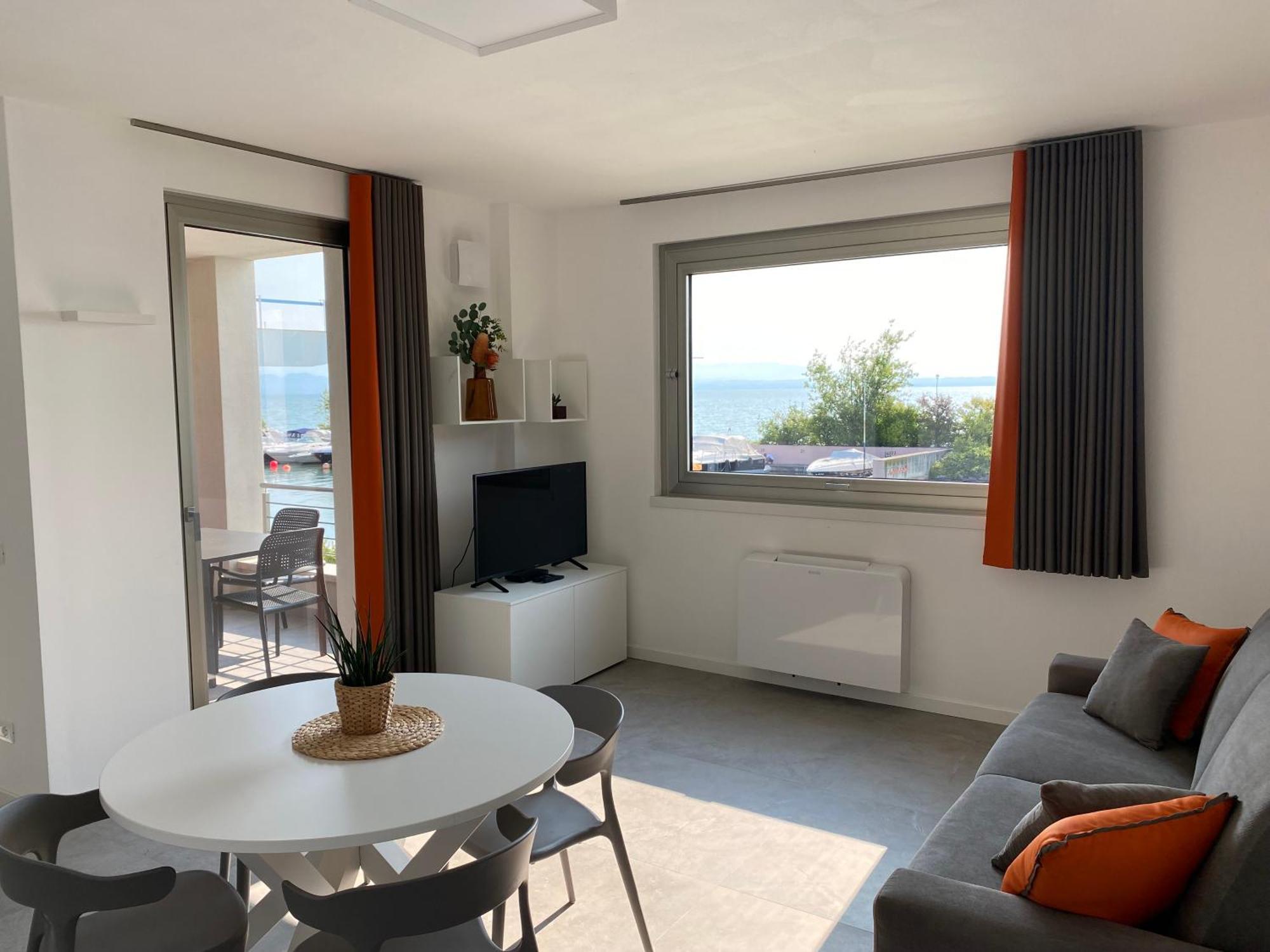 Sirmio Apartments - Darsena Stay シルミオーネ エクステリア 写真