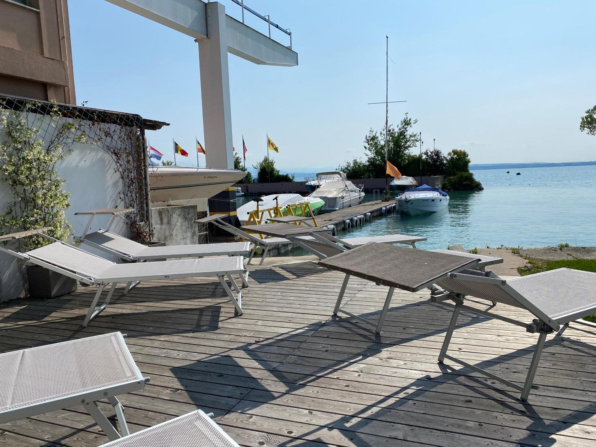 Sirmio Apartments - Darsena Stay シルミオーネ エクステリア 写真