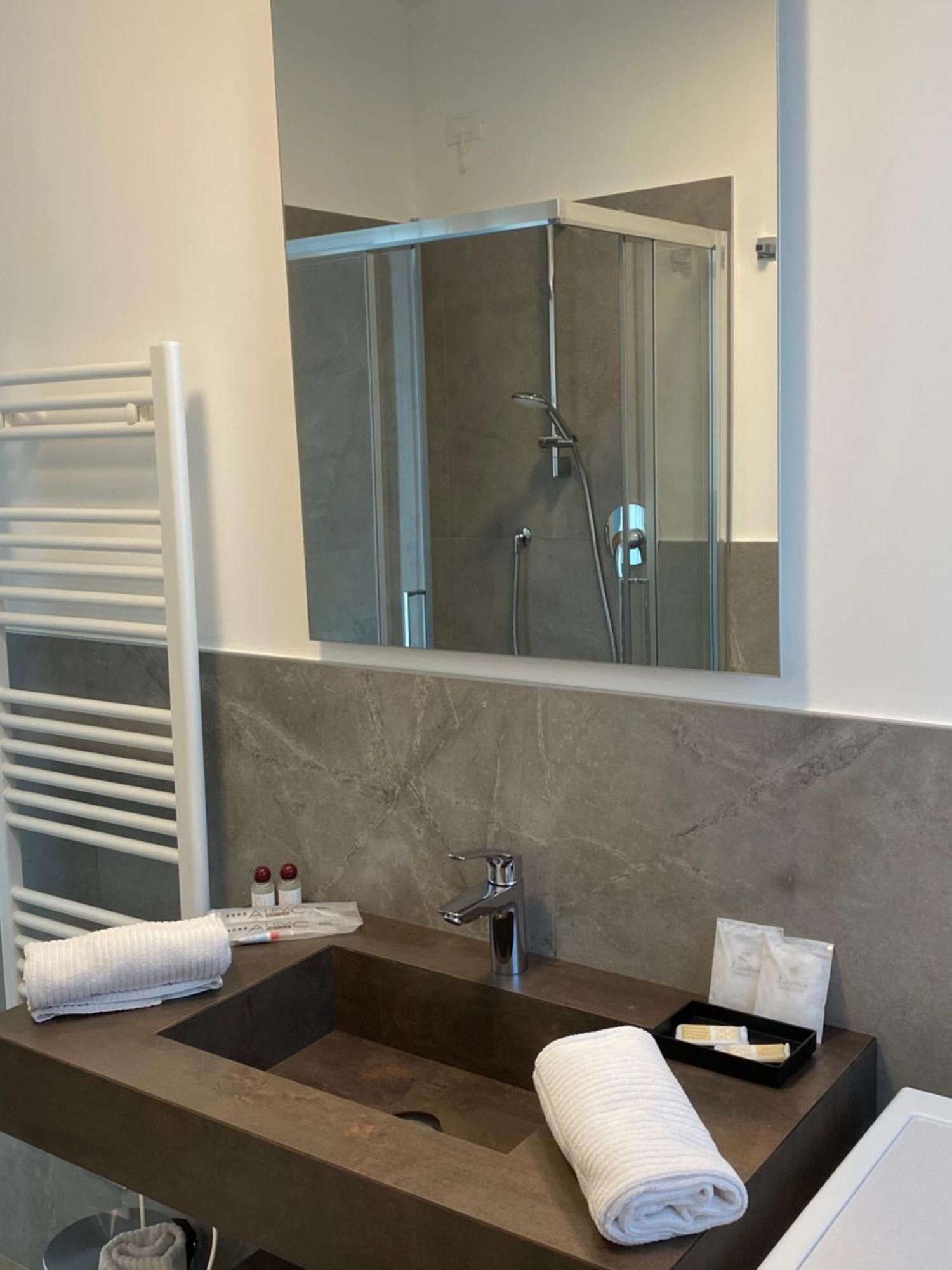 Sirmio Apartments - Darsena Stay シルミオーネ エクステリア 写真