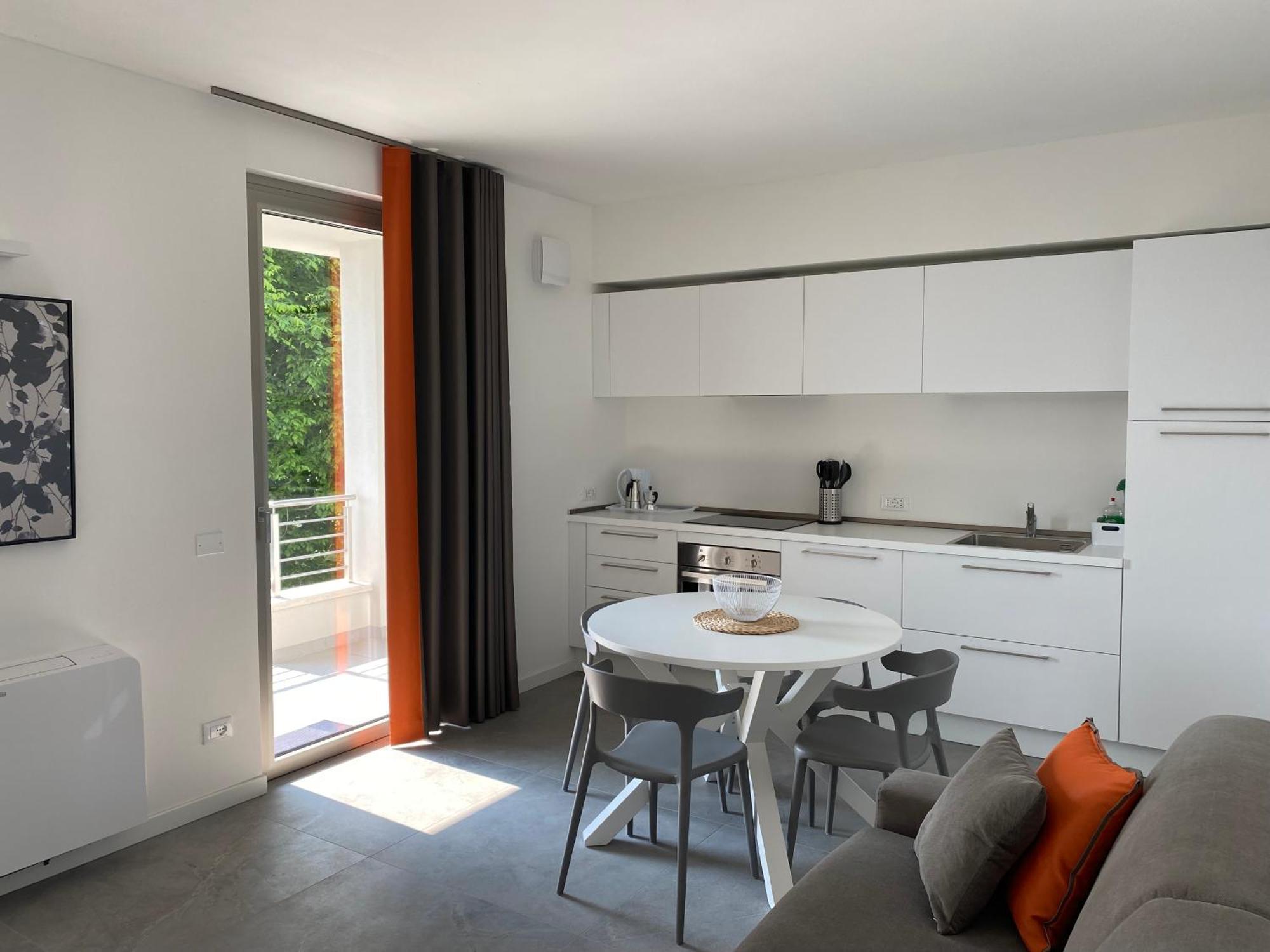 Sirmio Apartments - Darsena Stay シルミオーネ エクステリア 写真
