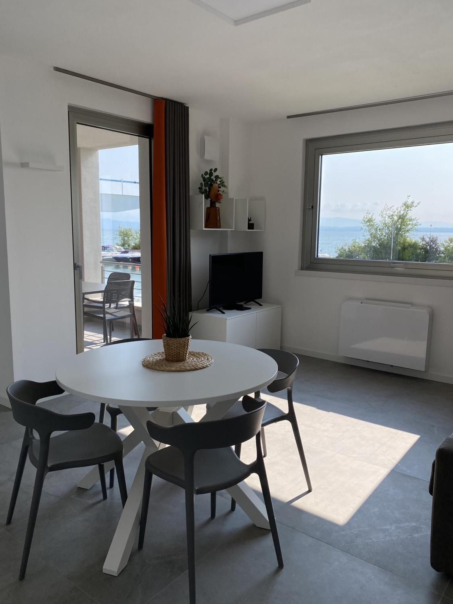Sirmio Apartments - Darsena Stay シルミオーネ エクステリア 写真