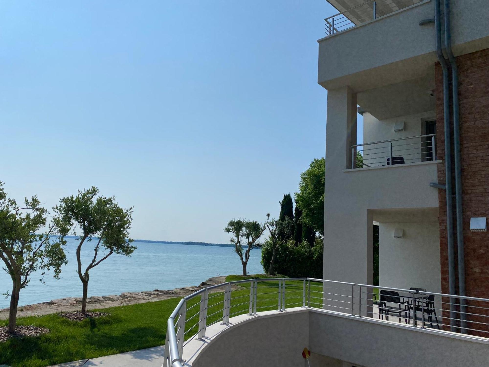 Sirmio Apartments - Darsena Stay シルミオーネ エクステリア 写真